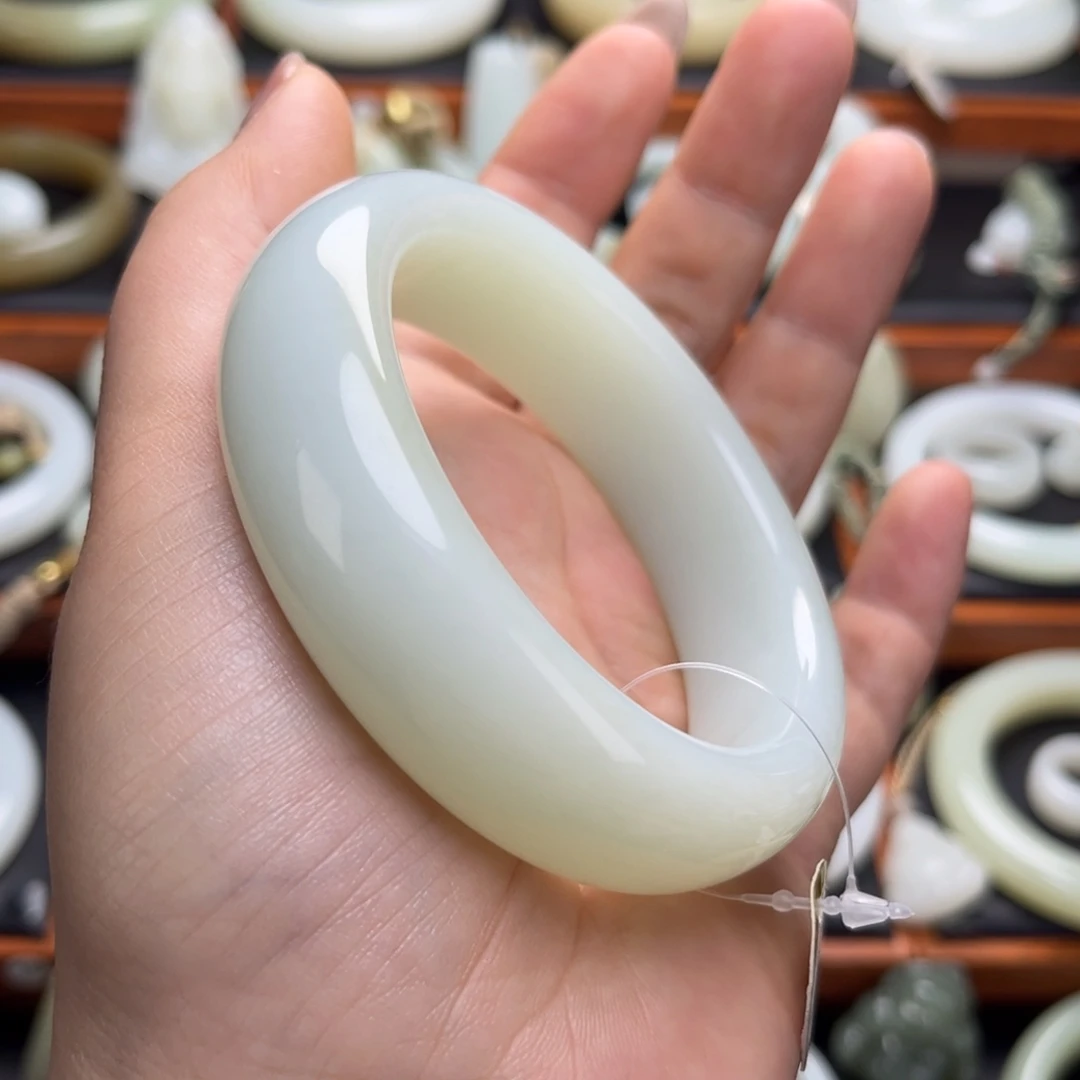 和田玉未镶嵌手镯60+