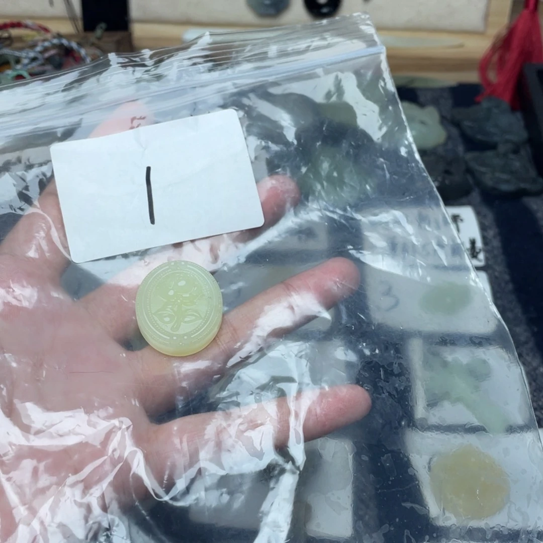 蛇纹石玉未镶嵌颈饰满*星