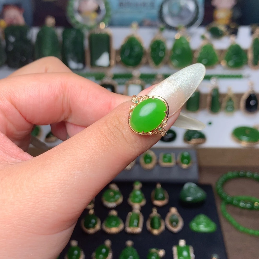 和田玉（碧玉）戒指18K金镶嵌