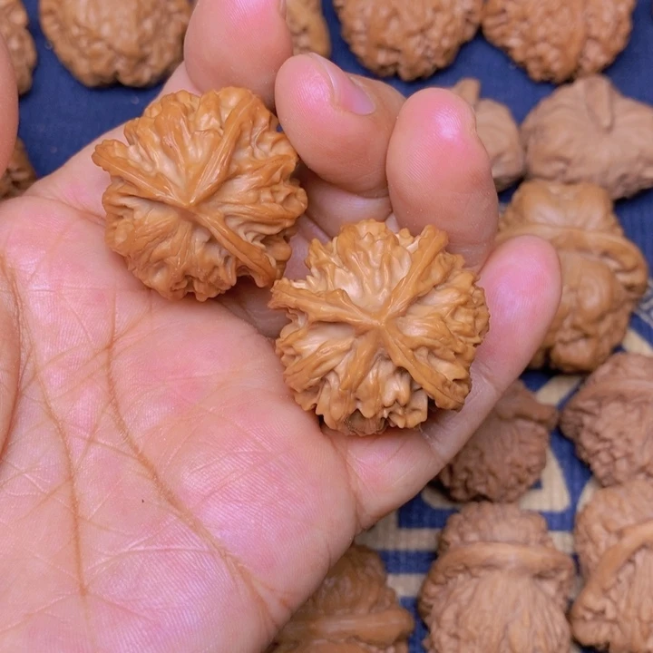 【闪购商品】文玩核桃吊坠三棱34