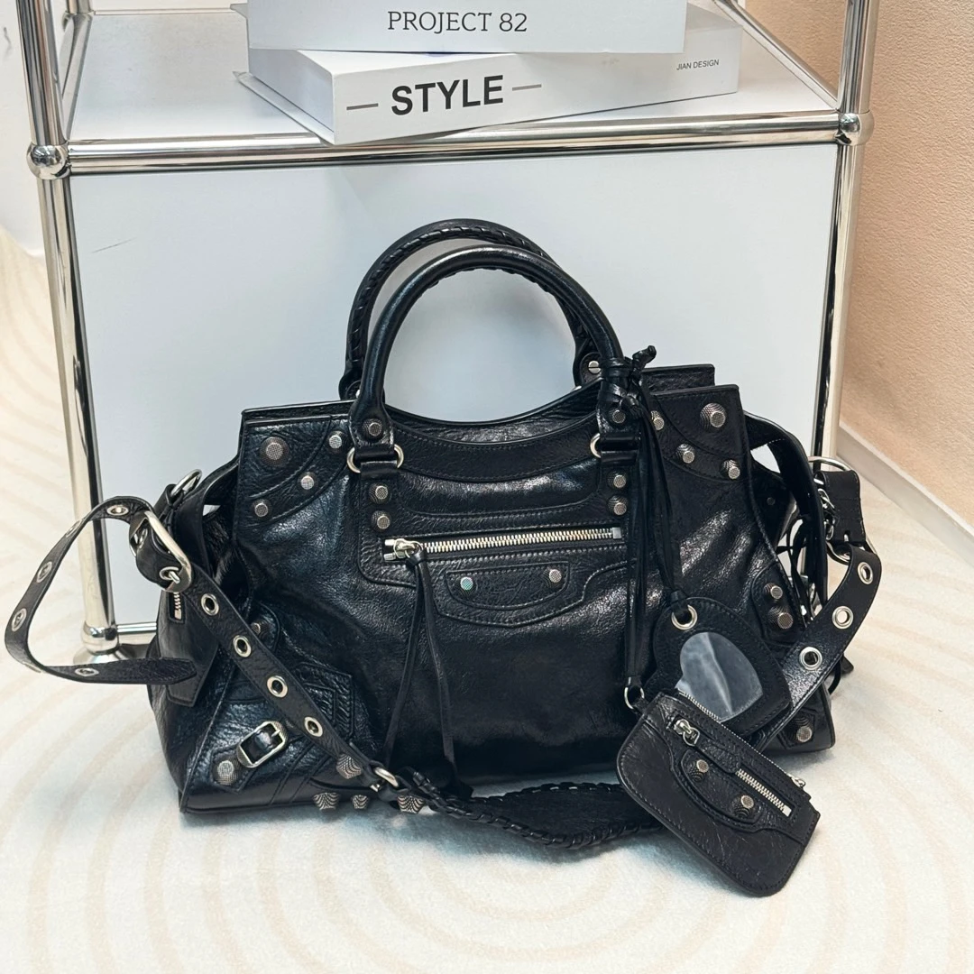 95新 Balenciaga/巴黎世家  黑银 山羊皮 机车包中号/660479935