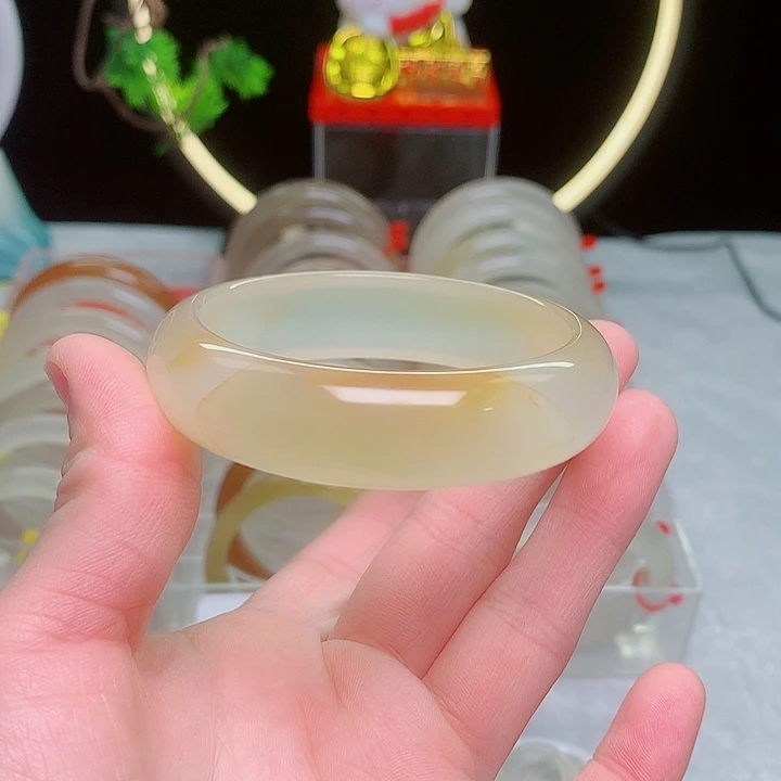 玛瑙/玉髓手镯未镶嵌