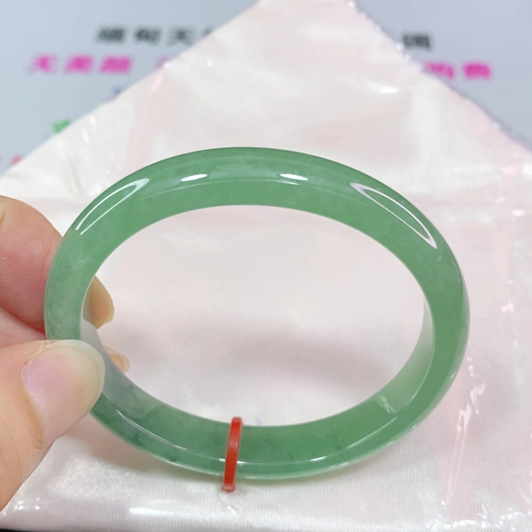 翡翠手镯未镶嵌54圈口贵妃