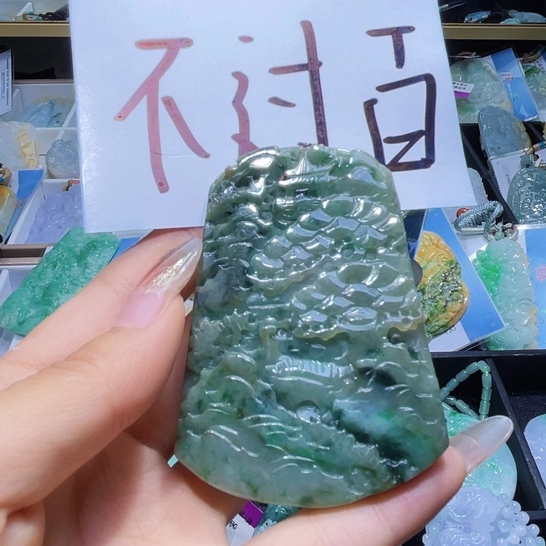 翡翠未镶嵌颈饰一