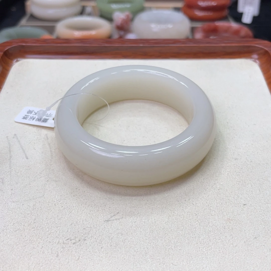 未镶嵌手镯石英岩玉