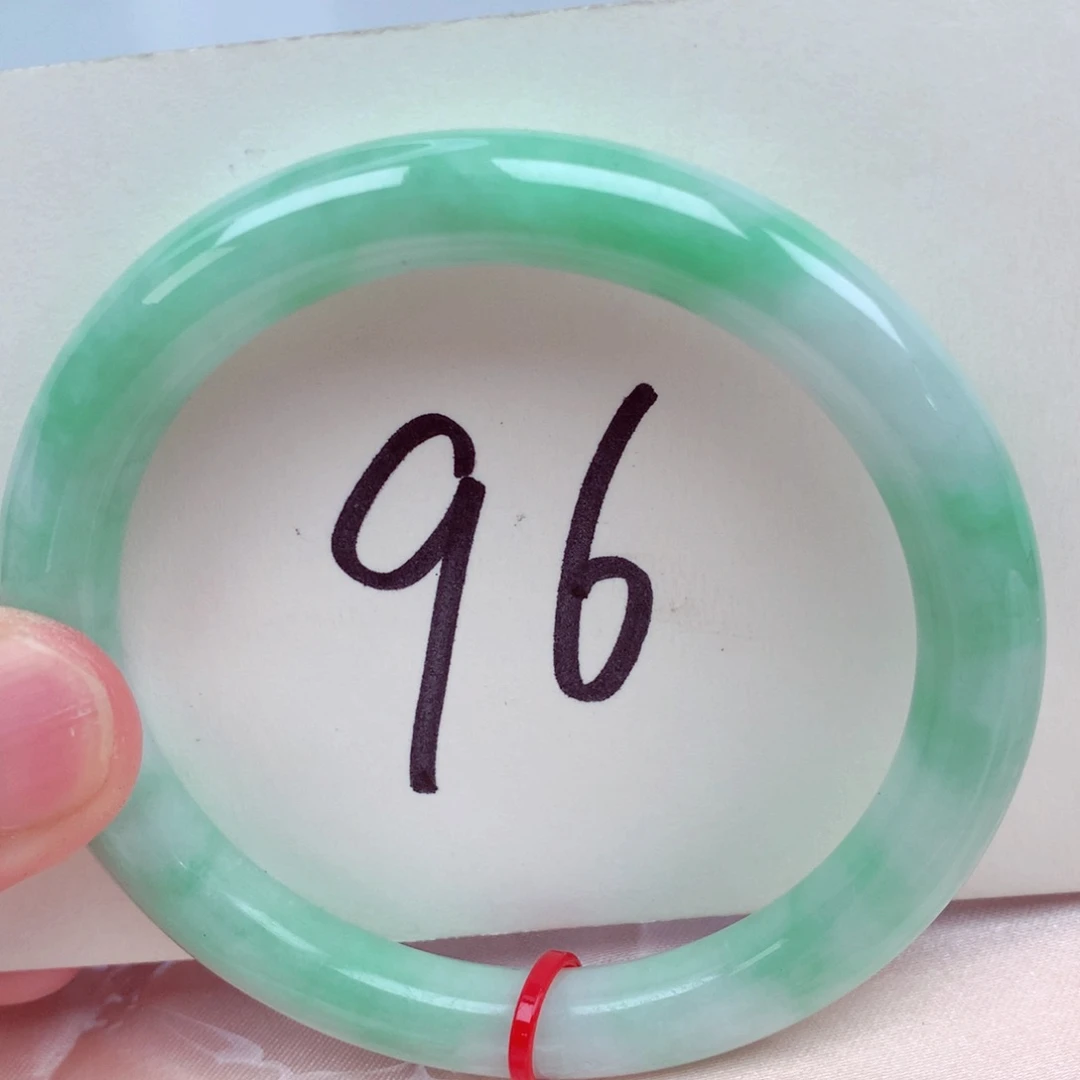 翡翠手镯未镶嵌翡翠