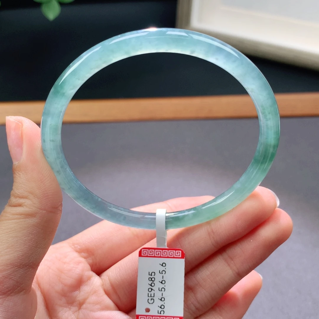 翡翠手镯未镶嵌天然翡翠手镯叮当镯