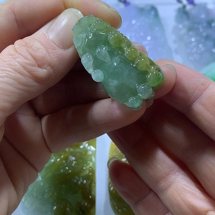 翡翠未镶嵌颈饰天然翡翠A货吊坠