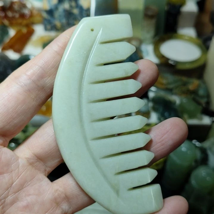 岫玉未镶嵌玉梳子