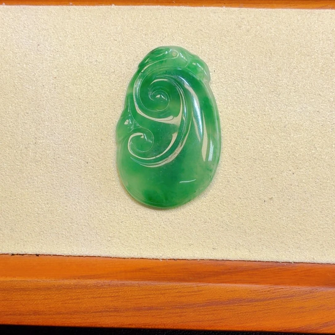 石英质玉（非洲翠）未镶嵌颈饰沉**语