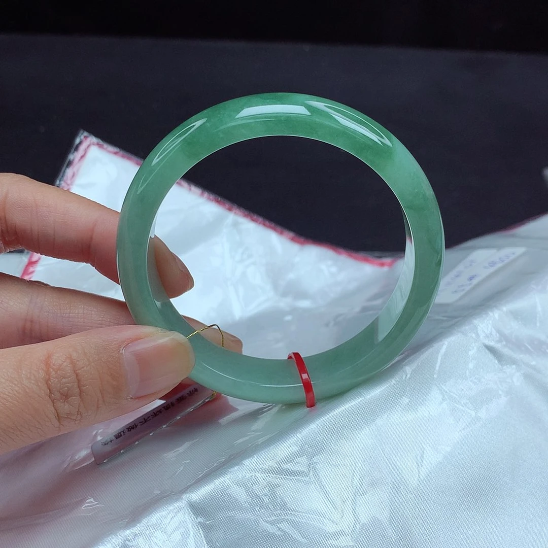 翡翠手镯未镶嵌55圈107