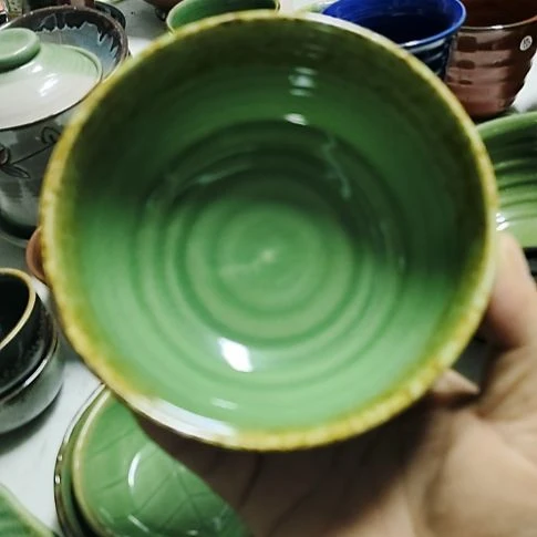 瓷片瓷片，各种摆件，均有瑕疵。沙锅！