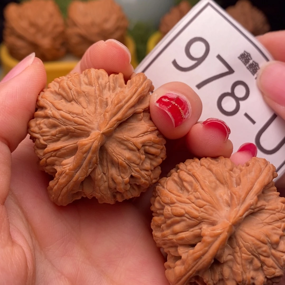 桃核把件白狮子43……