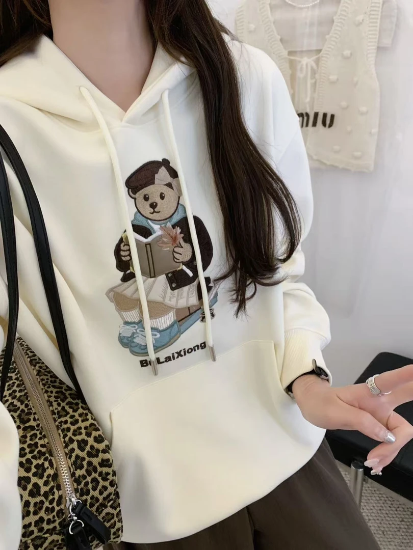 2025新款枫叶小熊女装秋季卫衣连帽款88016
