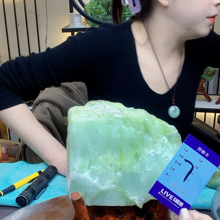 用***3蛇纹石玉未镶嵌原石