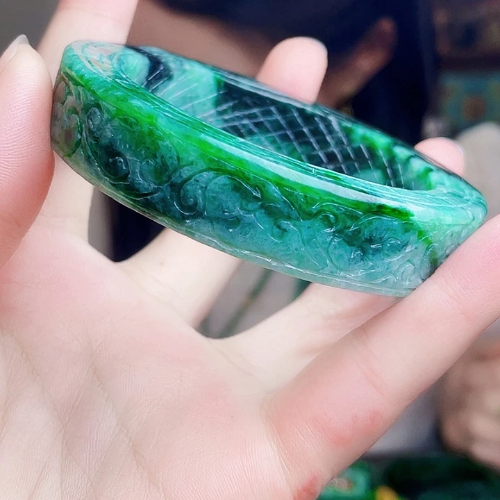 翡翠未镶嵌颈饰多样性58.4