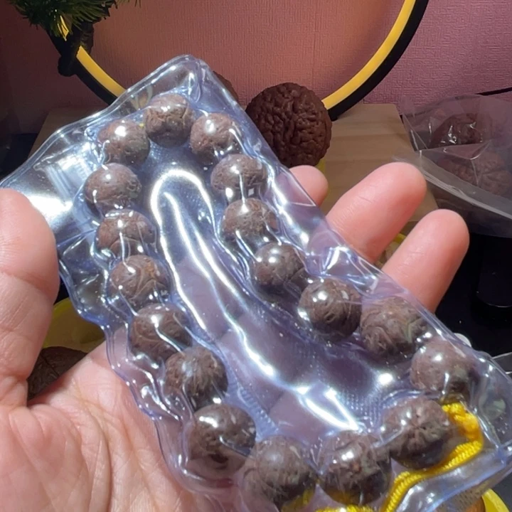 桃核把件固****司四星麒麟眼两条