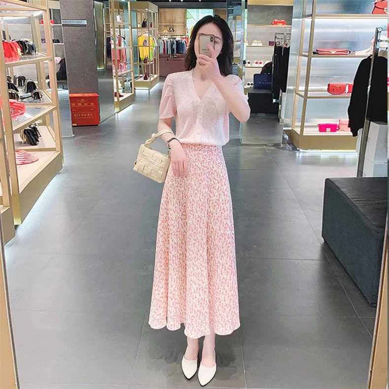 2025年夏季新款气质V领碎花连衣裙收腰显瘦时尚套装雪纺两件套裙