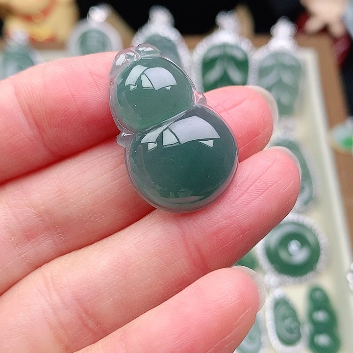颈饰未镶嵌翡翠吊坠