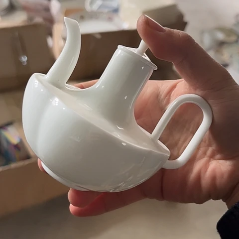 其他瓷酒壶一个陶瓷