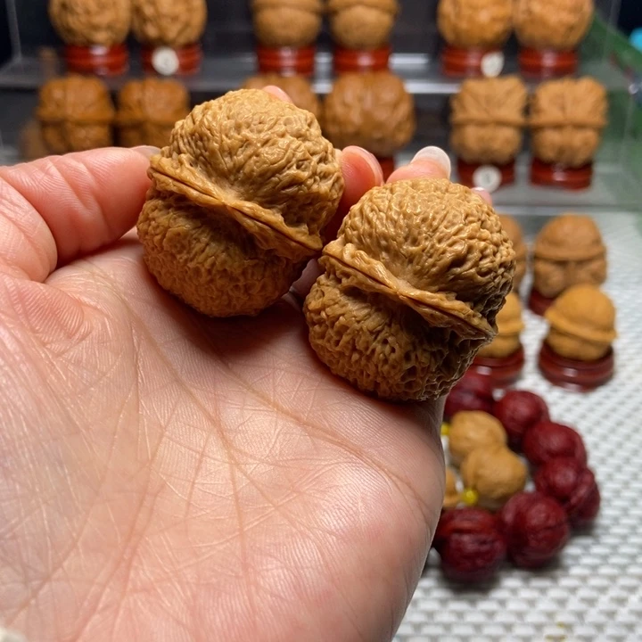 把件文玩核桃27鱼籽纹绣球