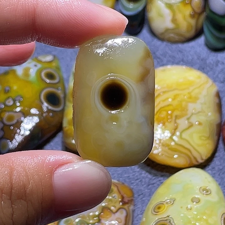 玛瑙/玉髓未镶嵌珠宝奇石