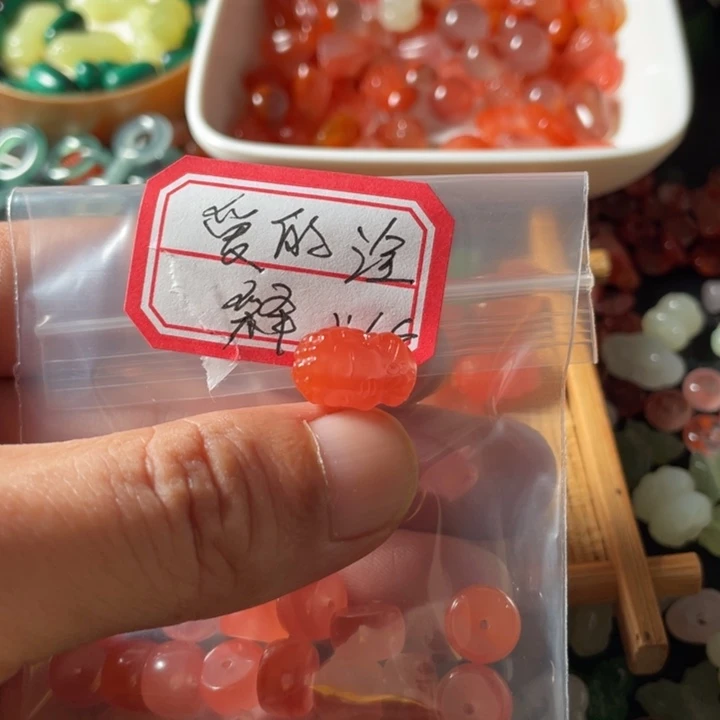 颈饰未镶嵌南红玛瑙爱**释