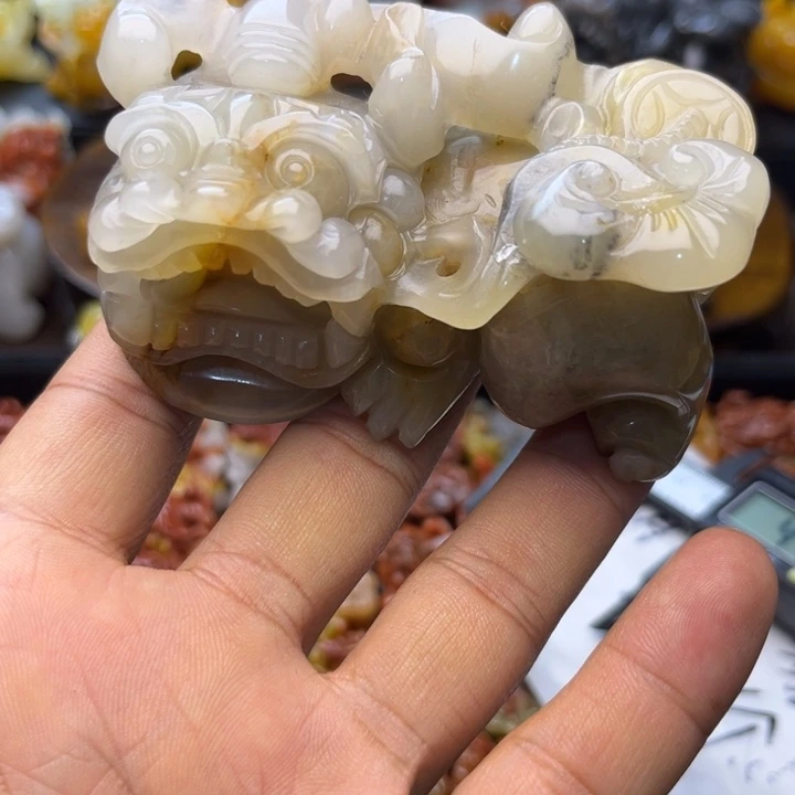 石英质玉（黄龙玉）未镶嵌颈饰