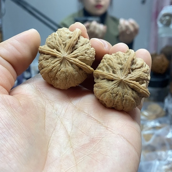 文玩核桃把件36.5雨花石三棱