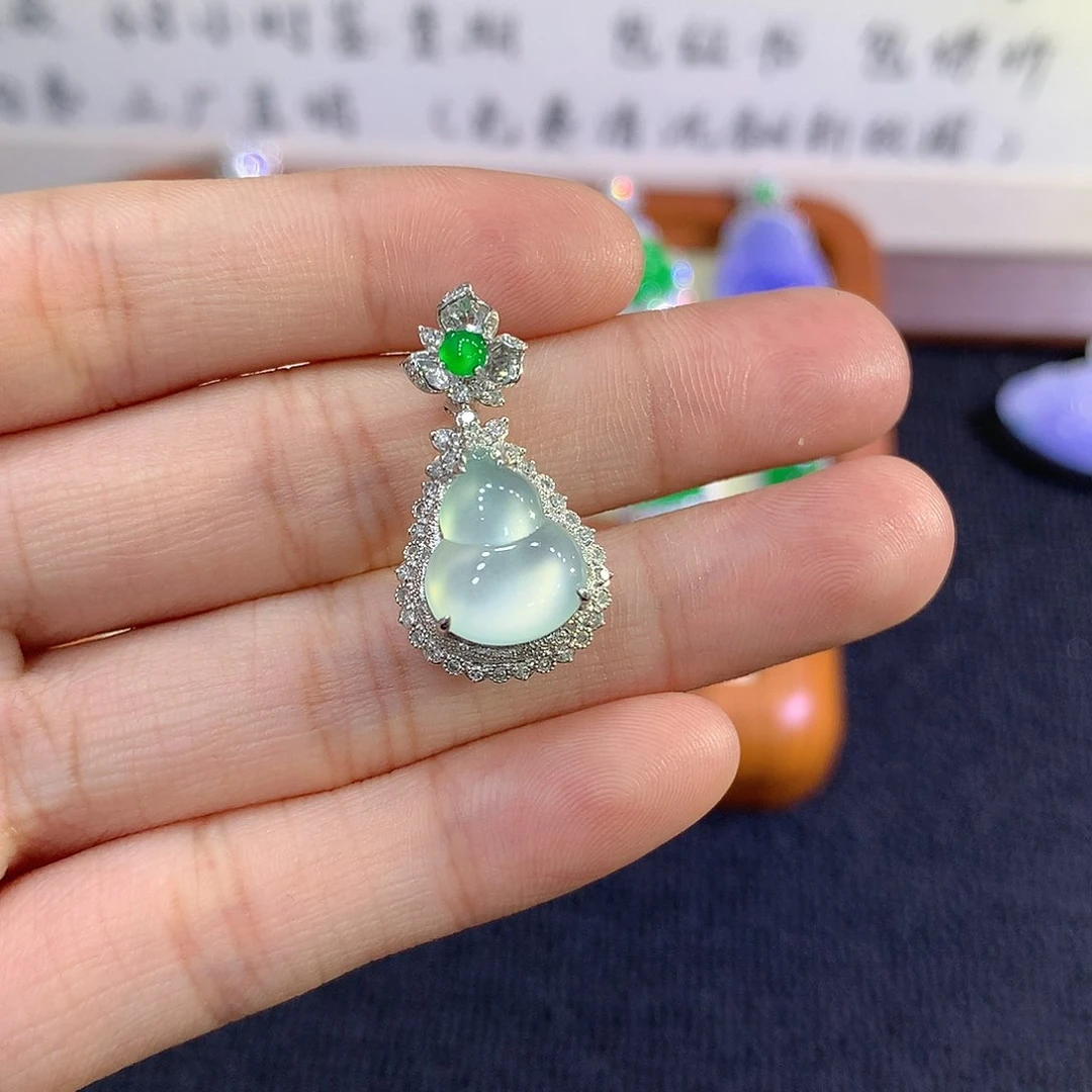 【闪购商品】吊坠(不含链)18K金镶嵌翡翠葫芦