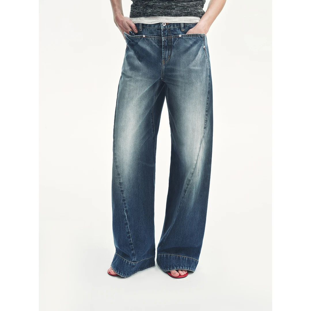 付智恩【时髦搭子】 付智恩 街头瞬间 立裁解构弯刀直筒牛仔裤夏