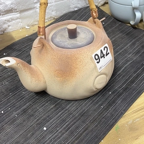 微瑕，明火，嘴口严重缺瓷，942