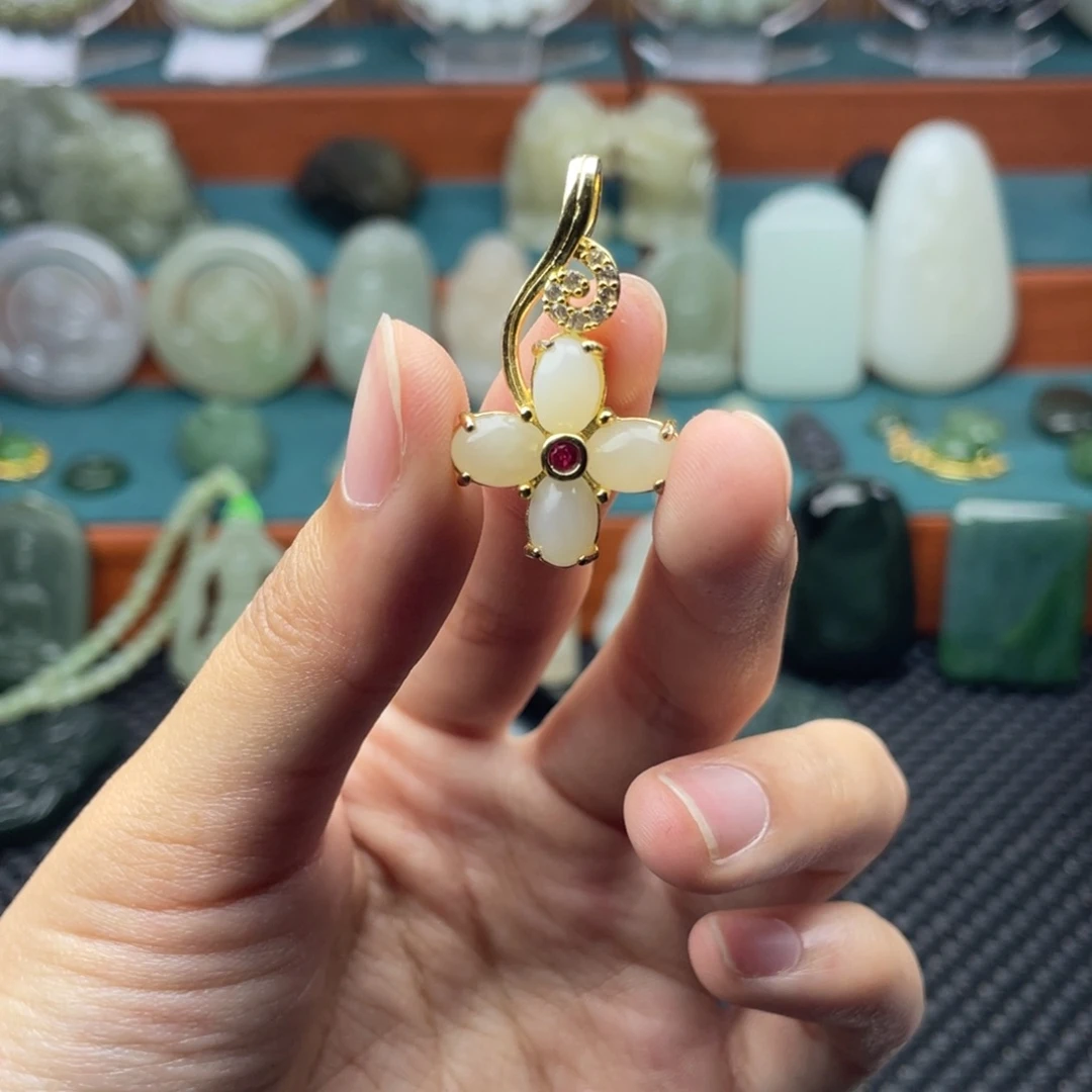 和田玉未镶嵌颈饰