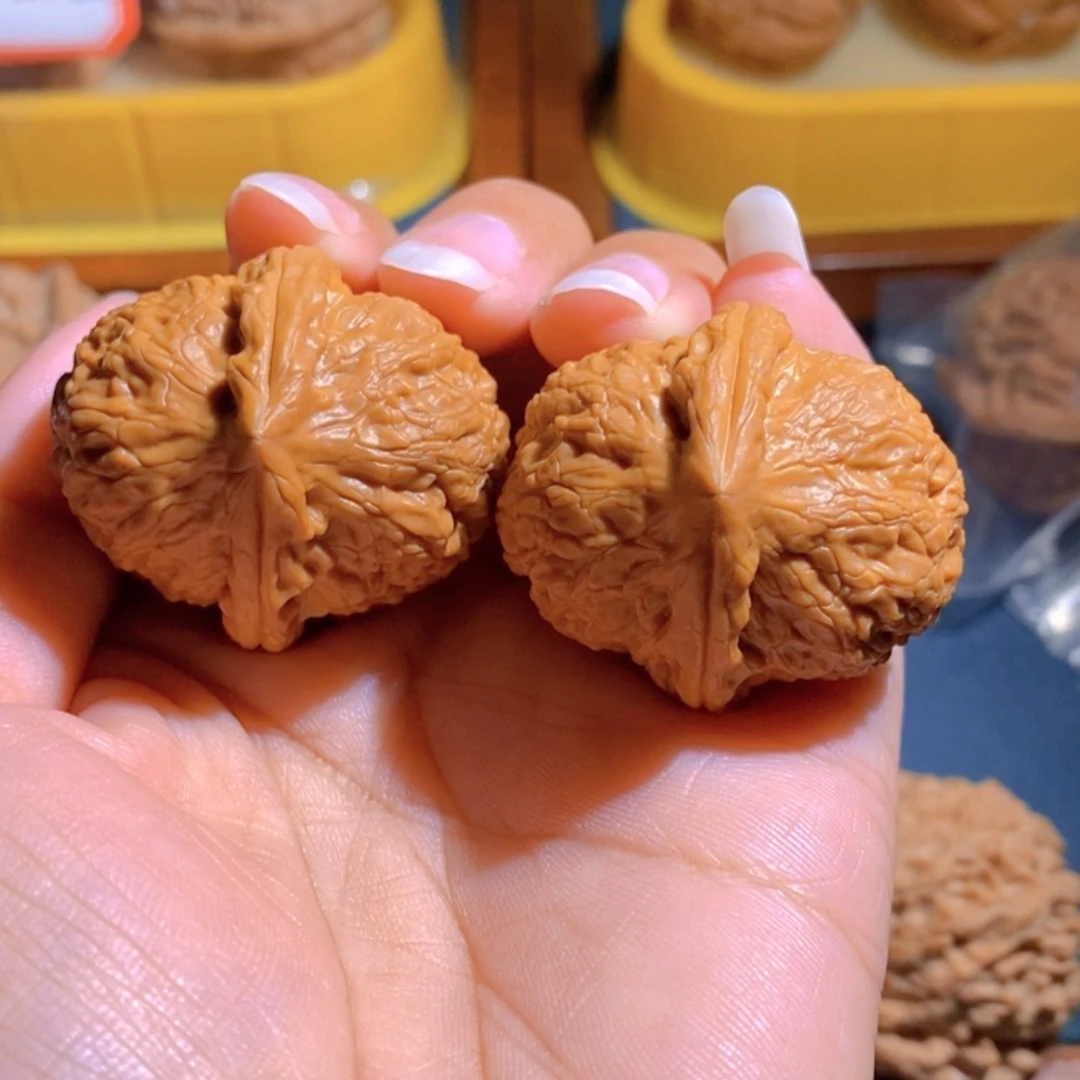 【闪购商品】文玩核桃吊坠娃*哈金尊