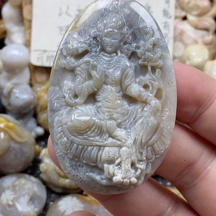颈饰未镶嵌硅化珊瑚（珊瑚玉）