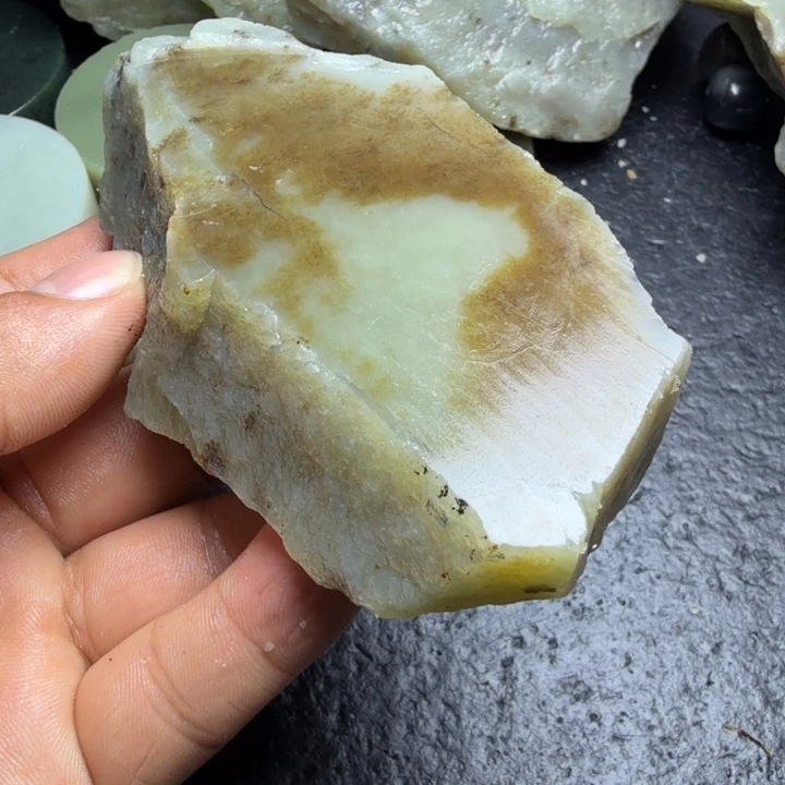 和田玉（糖玉）未镶嵌珠宝奇石