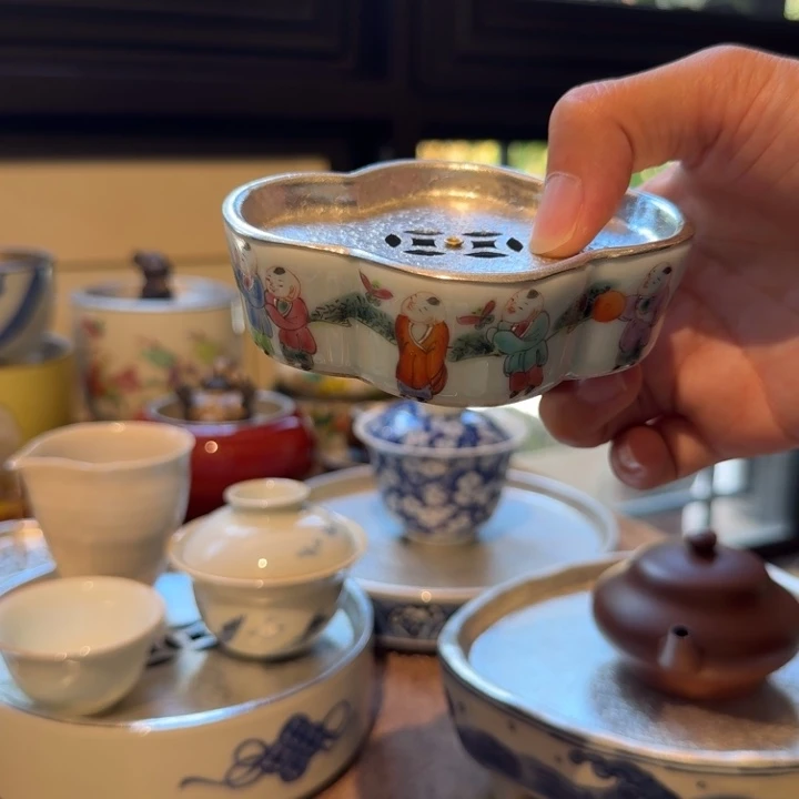 壶承天的作品是由一个