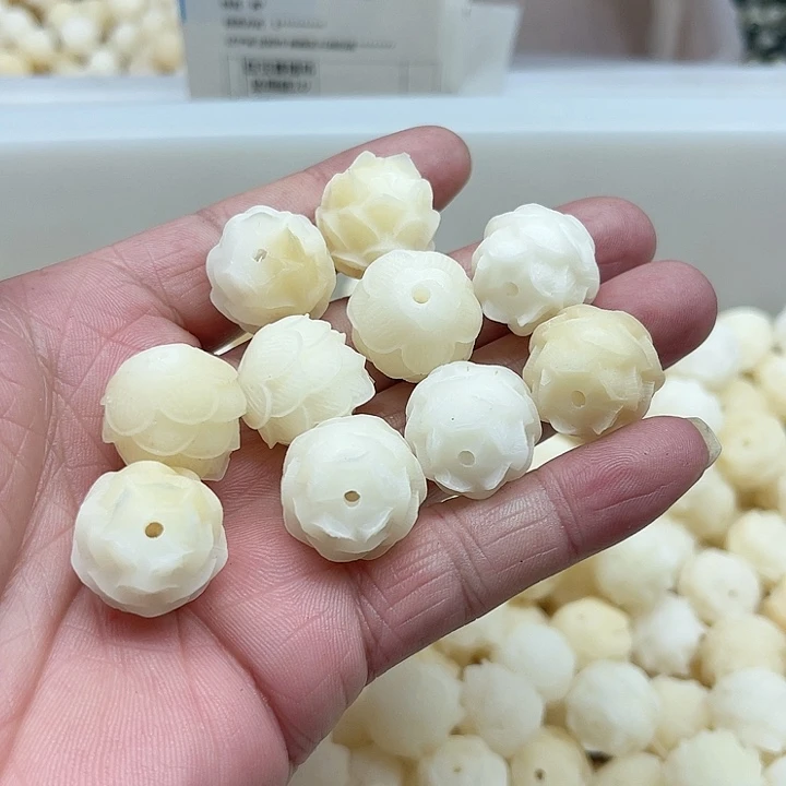 白玉菩提吊坠瑕疵莲花5颗卡灯牌宠5颗