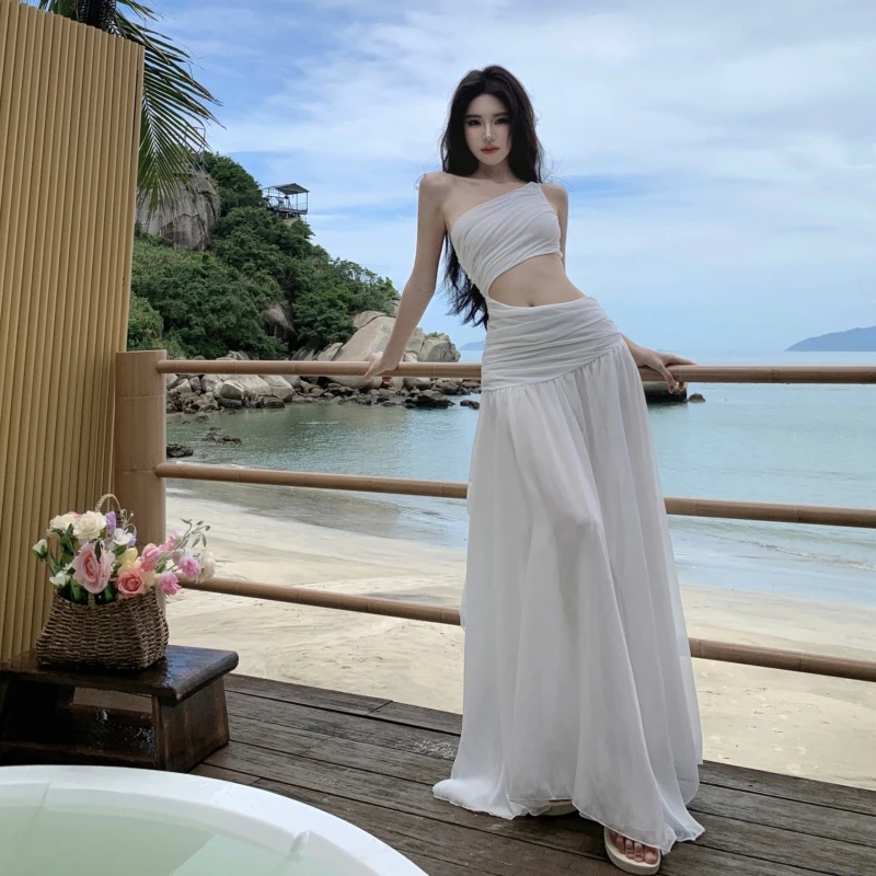 HX设计感纯欲辣妹斜肩露腰白色连衣裙氛围感度假超仙气长裙沙滩裙
