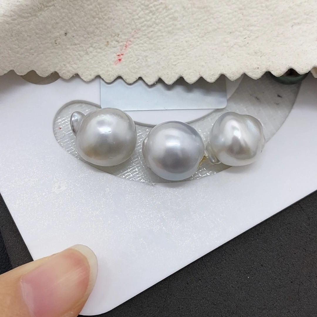 未镶嵌海水珍珠耳饰澳白三颗（无鉴赏）