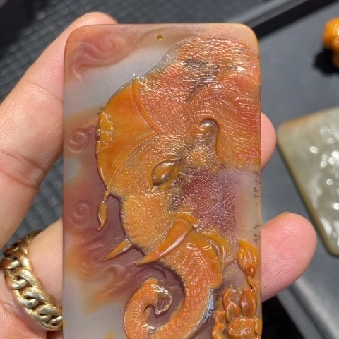 【闪购商品】未镶嵌石英质玉（黄龙玉）颈饰