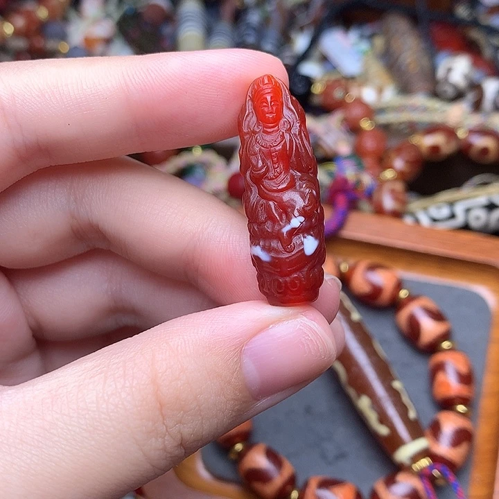 未镶嵌发一个玛瑙/玉髓