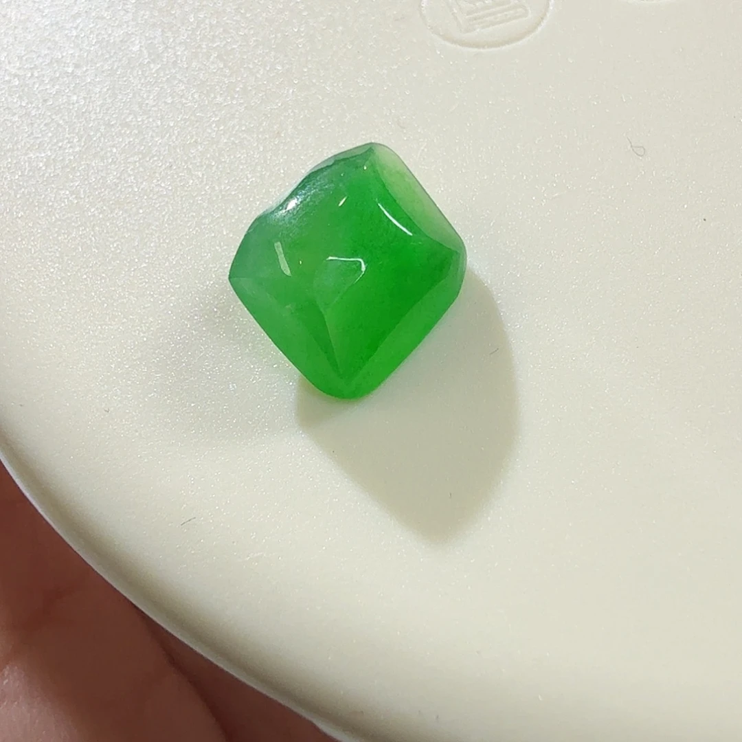 翡翠未镶嵌颈饰冰阳绿满色随行切割