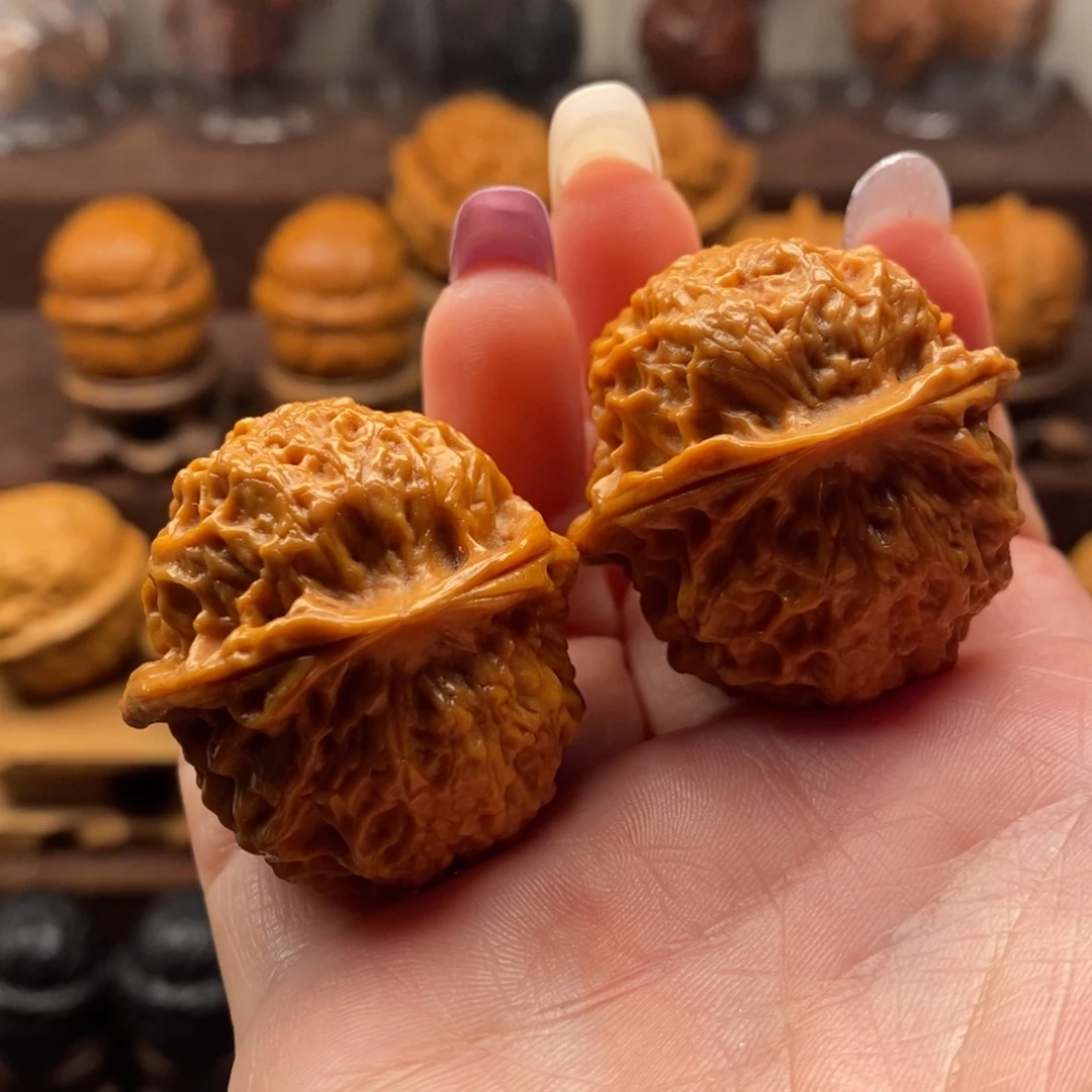 文玩核桃把件38珊瑚绣球