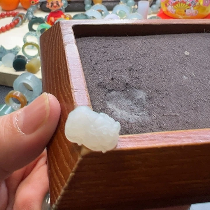 定制翡翠未镶嵌翡翠貔貅