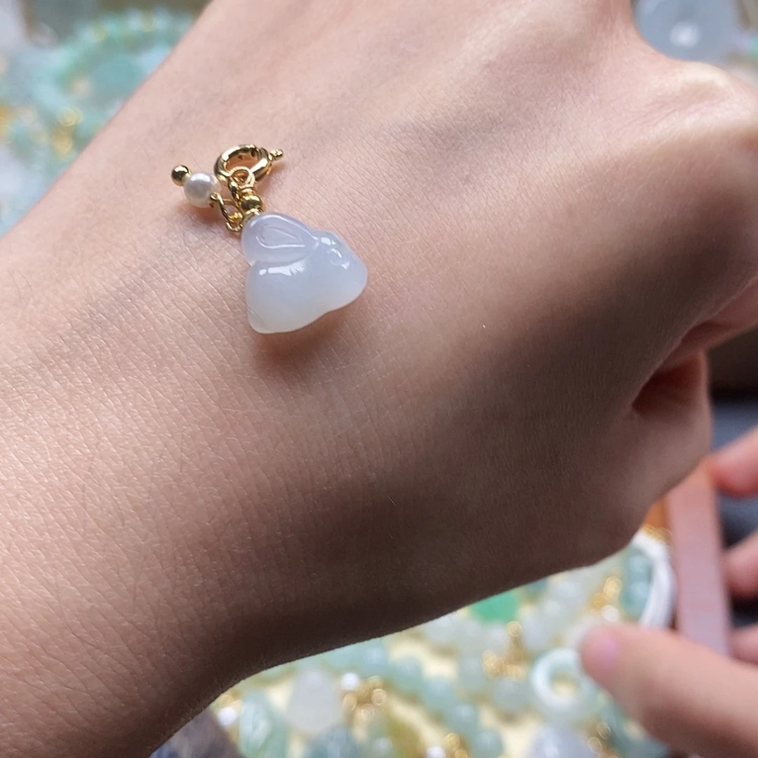 翡翠颈饰未镶嵌闪