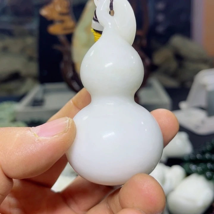 蛇纹石玉手把件未镶嵌