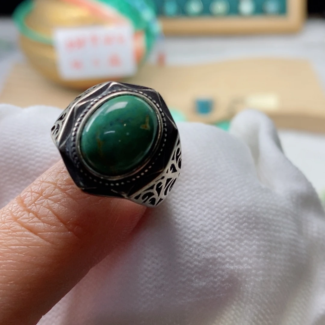 绿松石颈饰未镶嵌不**。