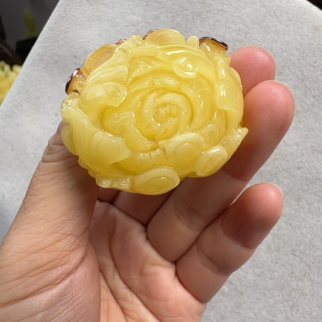 蜜蜡未镶嵌珠宝奇石