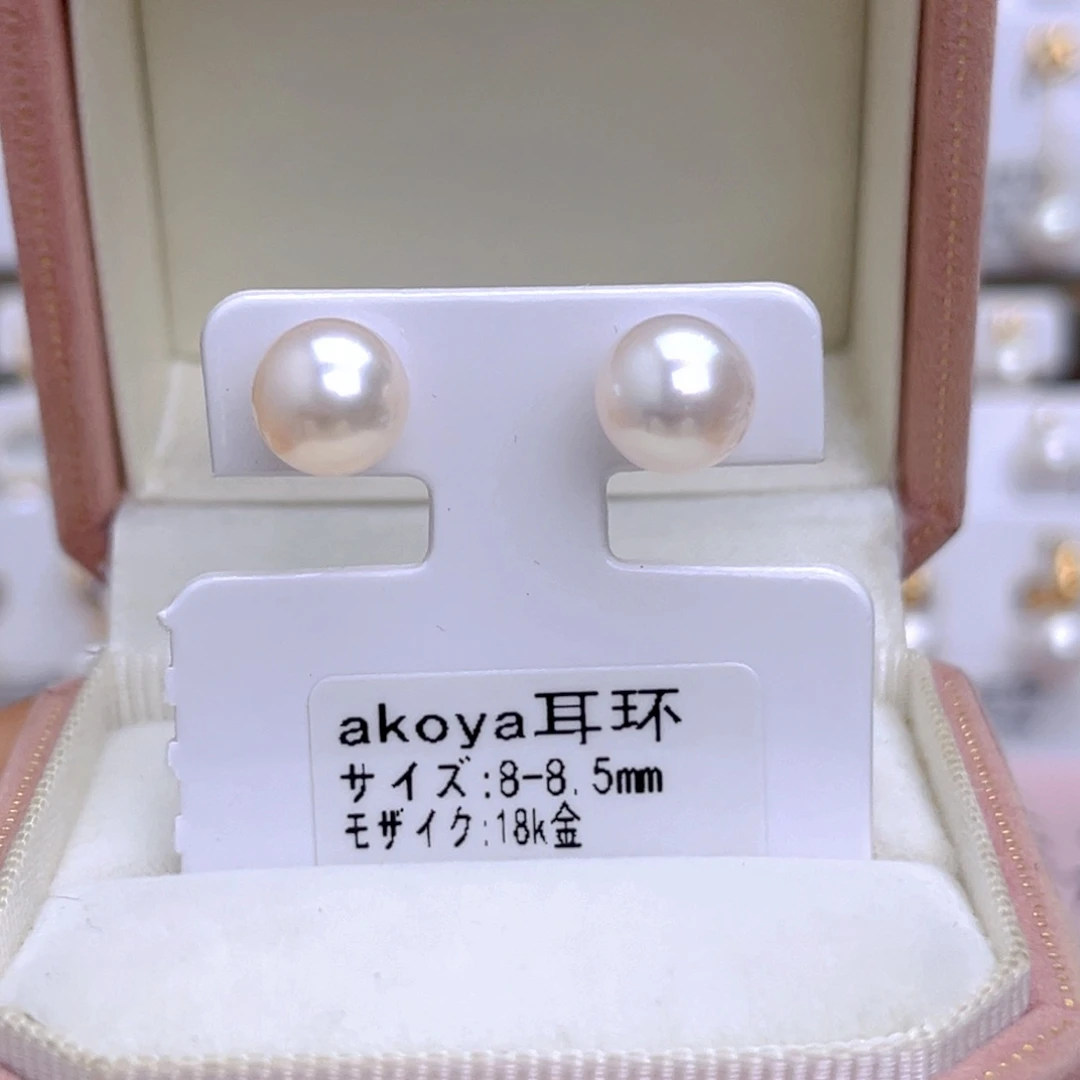 18K金镶嵌海水珍珠耳饰